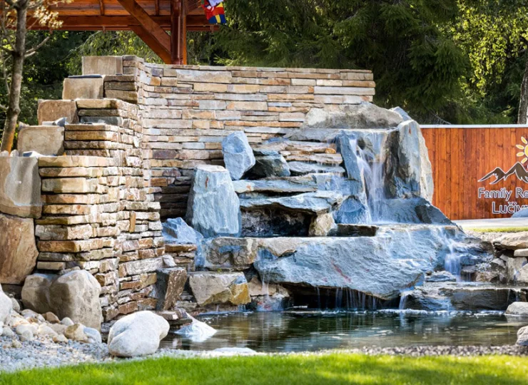 Teren resortu jest zaaranżowany z dbałością