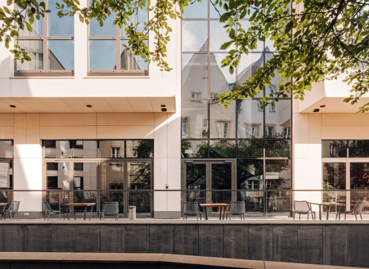 Hotel posiada przyjemne patio