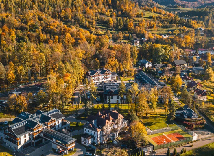 Szczawnica Park Resort jest zjawiskowo położony w Pieninach nad Grajcarkiem