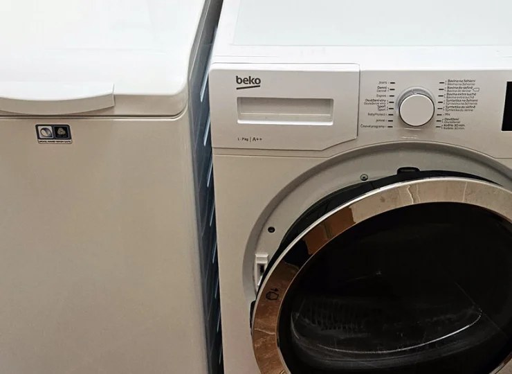 W hotelu można skorzystać z pralki i suszarki