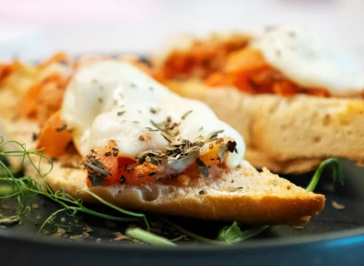 Można spróbować różnorodnych dań głównych i przekąsek na ciepło