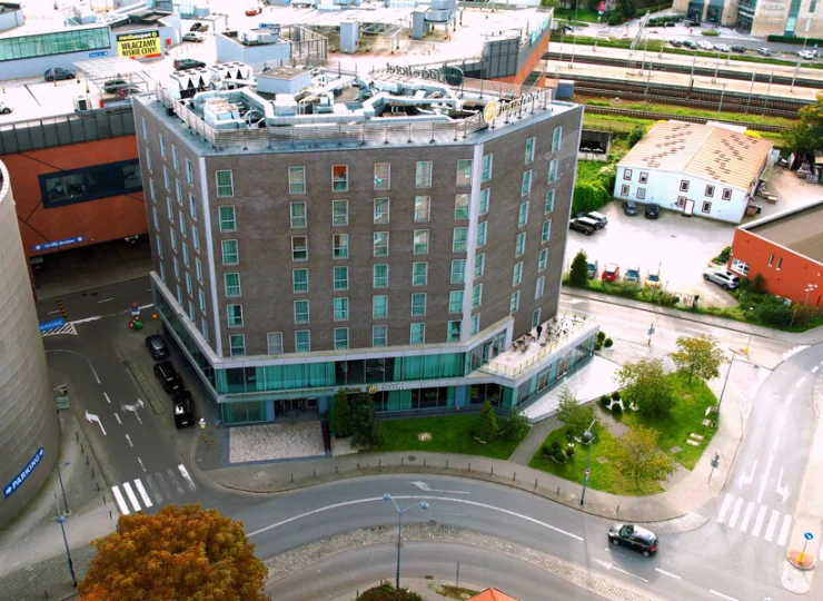 Hotel mieści się zaledwie kilka kroków od stacji Gdańsk Wrzeszcz