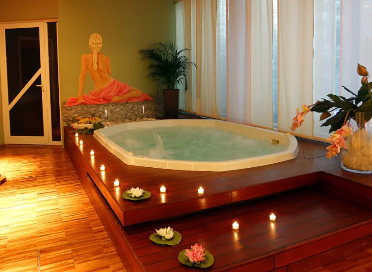 W obiekcie mieści się kameralna strefa wellness