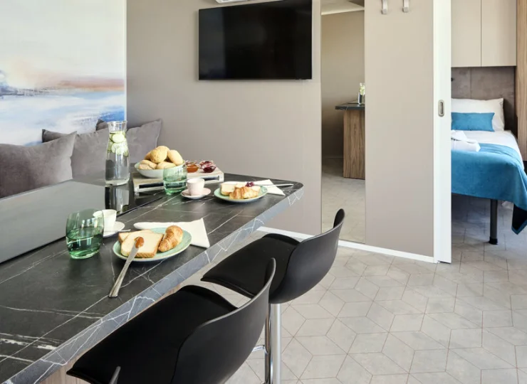 Znajdziecie tu 2 sypialnie, 2 łazienki i przestronny salon