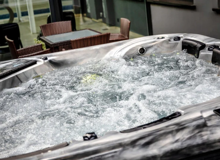 Obiekt posiada też zewnętrzne jacuzzi