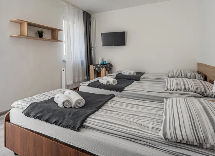 Pokoje są utrzymane w podobnym standardzie