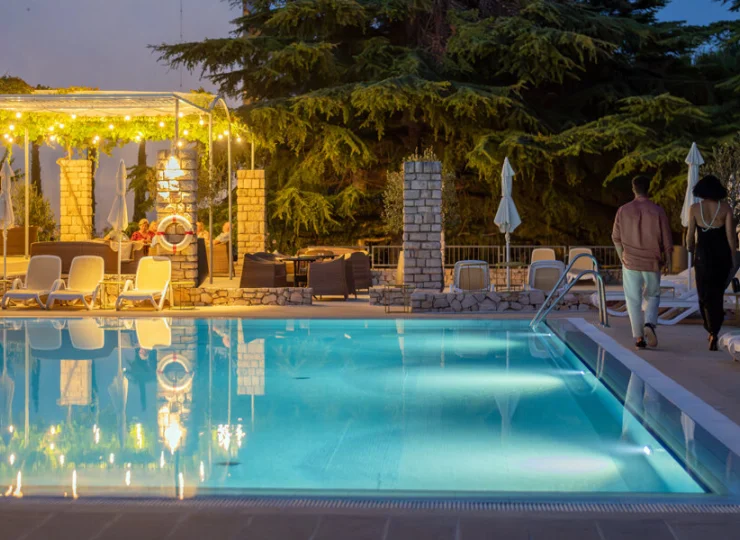 Goście mogą korzystać tutaj z bezpłatnych leżaków i parasoli