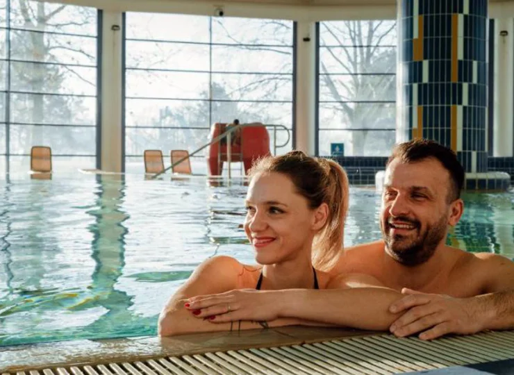 Hotel posiada 2 wewnętrzne baseny