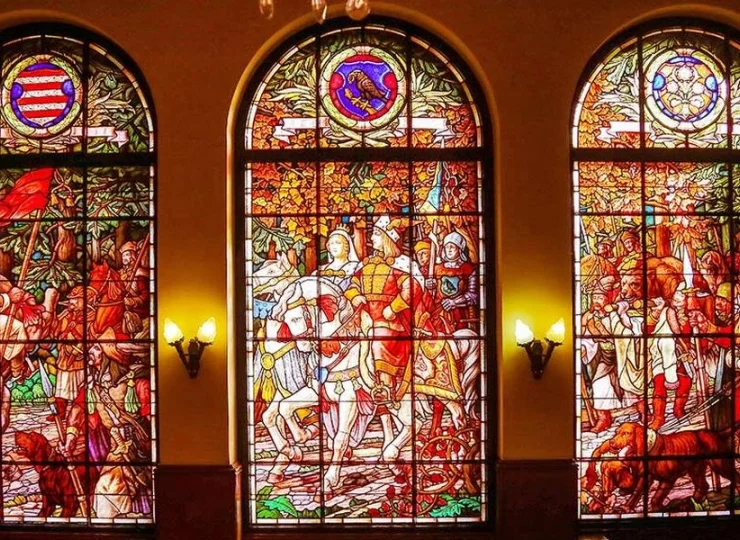 Witraże na klatce schodowej