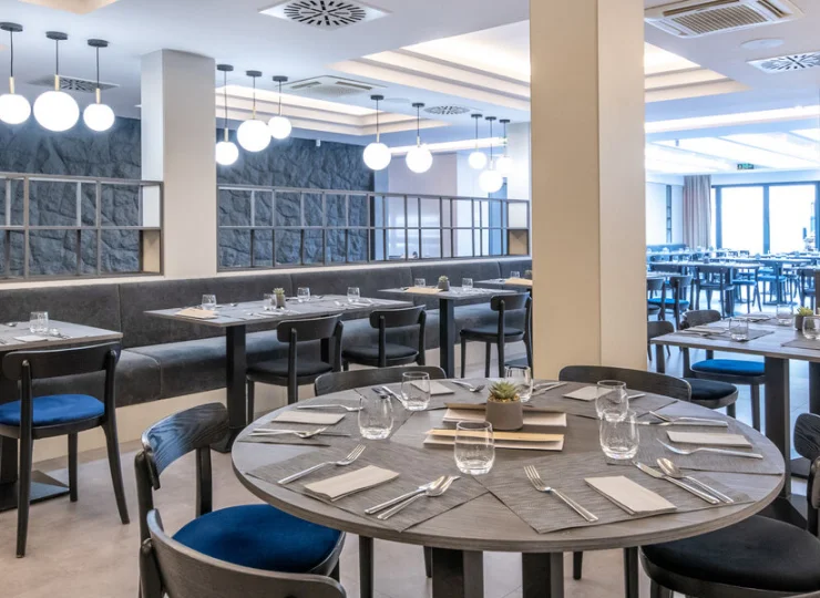 W jednej z nich hotelowym gościom są podawane śniadania i obiadokolacje