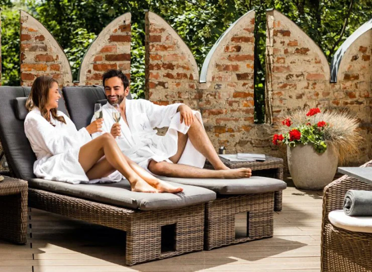 Na tarasie Prestige Senior Suite jest jacuzzi - to intymna oaza wypoczynku