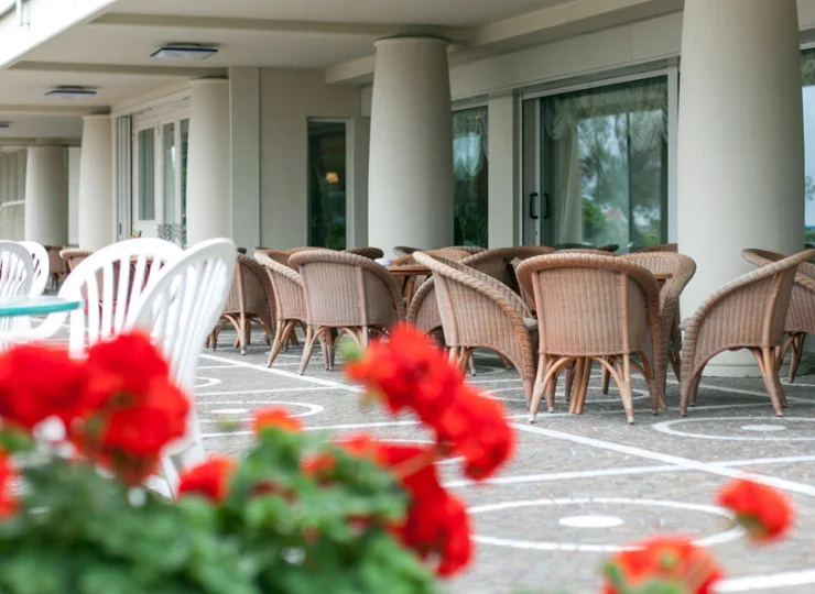 Weranda, na której je się śniadanie