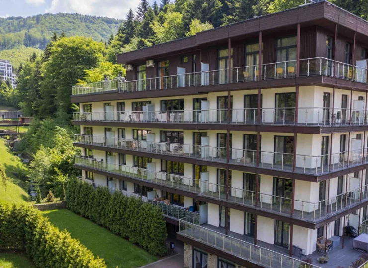 Apartamentowce są położone w odległości 400 m od siebie