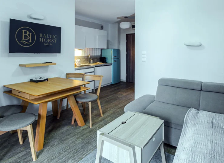 Dostawki to rozkładane sofy, będące na wyposażeniu apartamentów