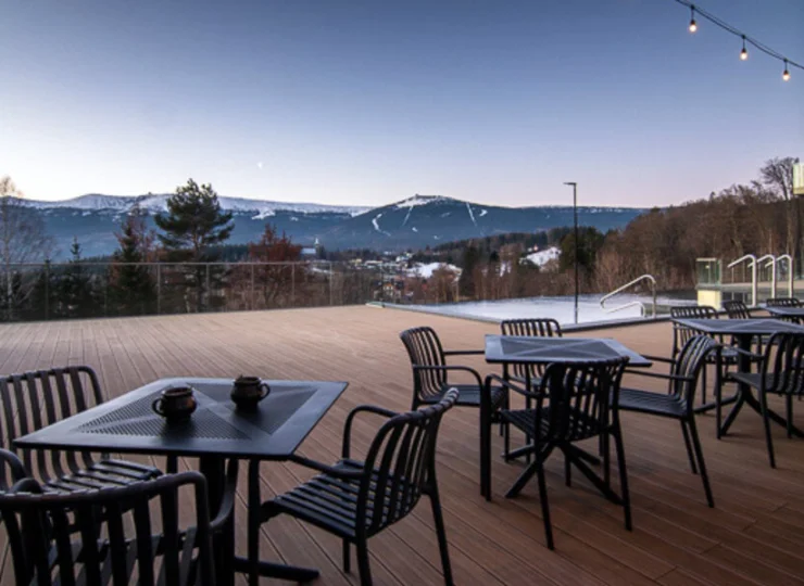 Jest też taras z widokiem na góry