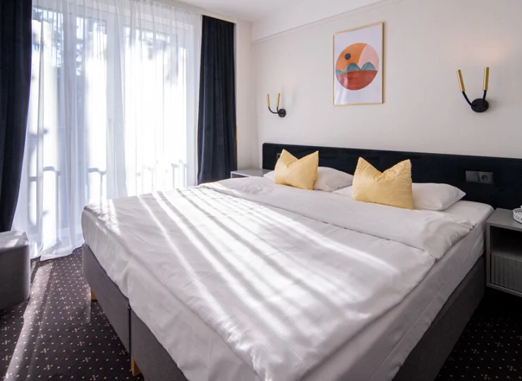 Pokój 2-osobowy comfort może być z balkonem francuskim lub bez