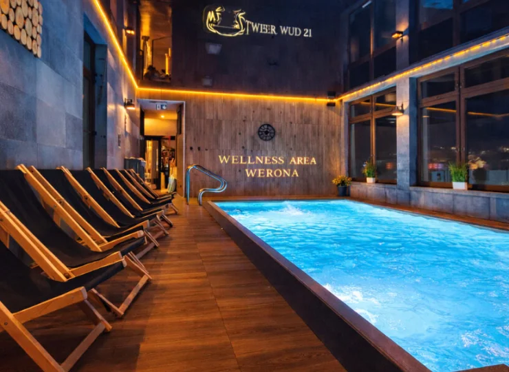 W strefie wypoczynku znajdują się wygodne leżaki