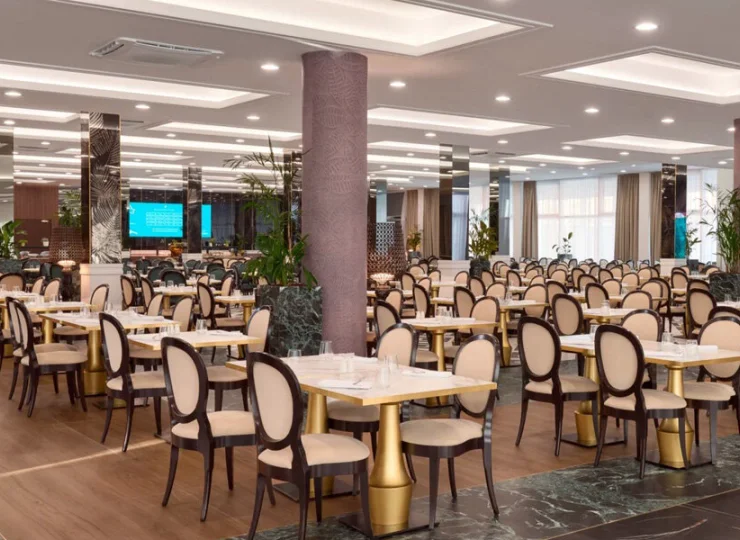 Restauracja bufetowa jest bardzo przestronna