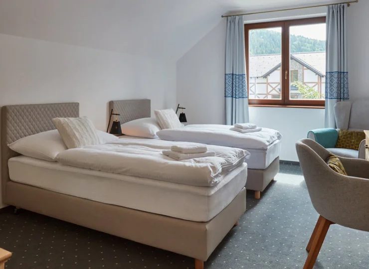 Pokój rodzinny składa się z dwóch połączonych ze sobą sypialni