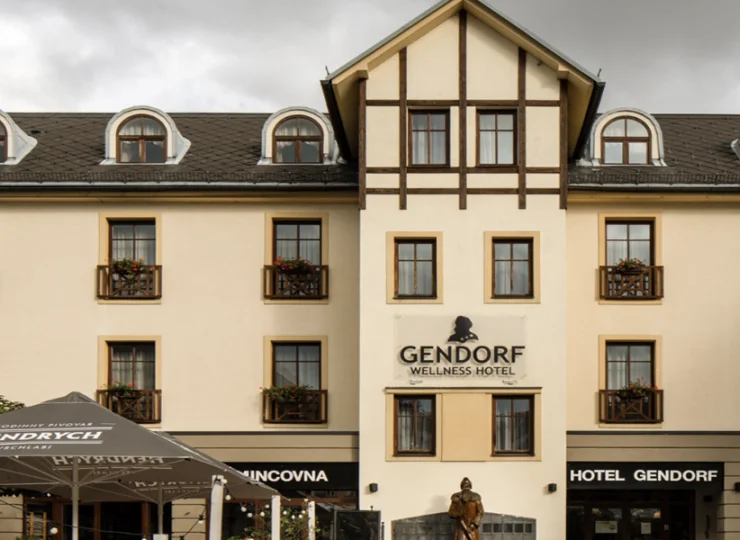 Wellness Hotel Gendorf w centrum karkonoskiego miasteczka Vrchlabi