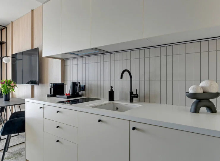 W każdym apartamencie jest wyposażony aneks kuchenny