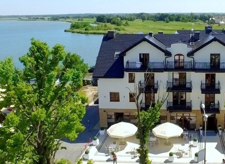 Marina Mielno to komfortowy obiekt malowniczo położony tuż nad jeziorem Jamno