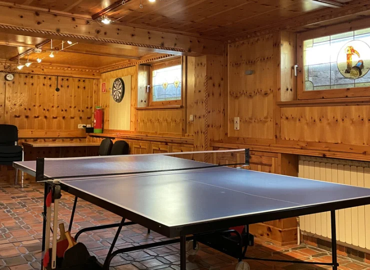 W hotelu znajduje się stół do ping-ponga