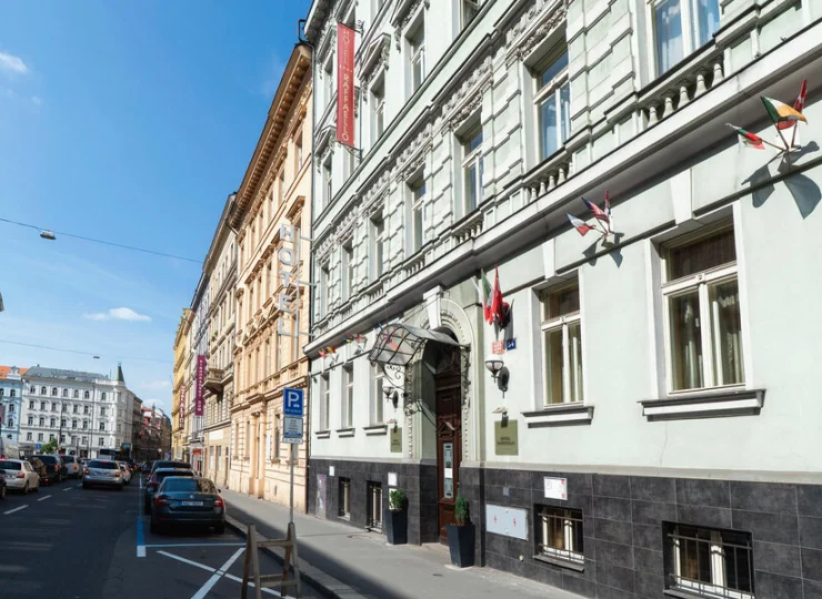 Hotel Raffaello jest zlokalizowany blisko stacji metra w Pradze