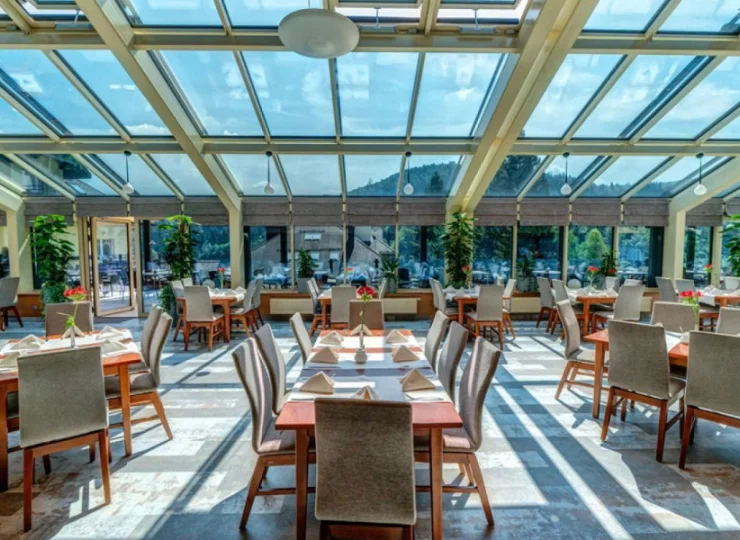 Restauracja Panorama jest specjalnie przeszklona dla lepszych widoków