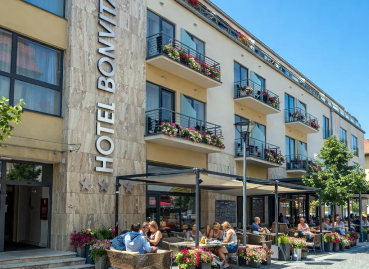 Bonvital Hotel**** jest położony w miejscowości Heviz na Węgrzech