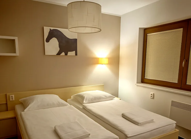 Pokoje są przytulne i przyjemnie urządzone