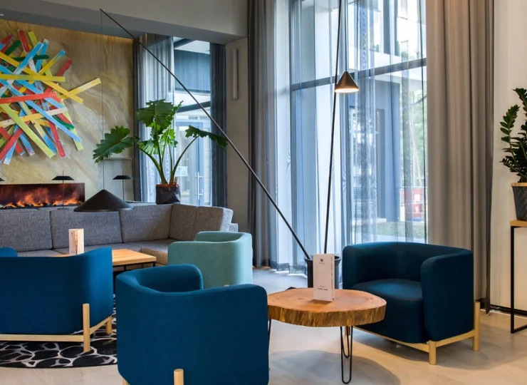 Wnętrza lobby baru są przytulne i stylowe - podobnie jak całego hotelu