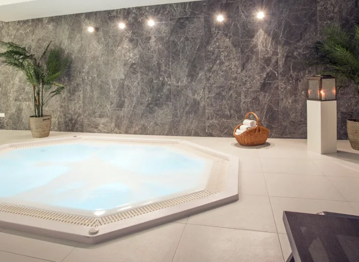 Goście mogą się w pełni odprężyć, korzystając z dwóch wanien jacuzzi
