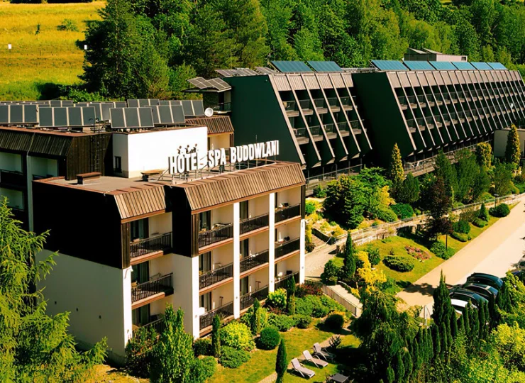 Kompleks składa się z budynku 3* hotelowego i sanatoryjnego