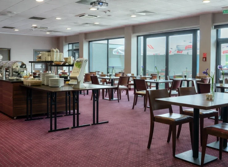Hotelowa restauracja czynna jest w godz. 13:00-22:00