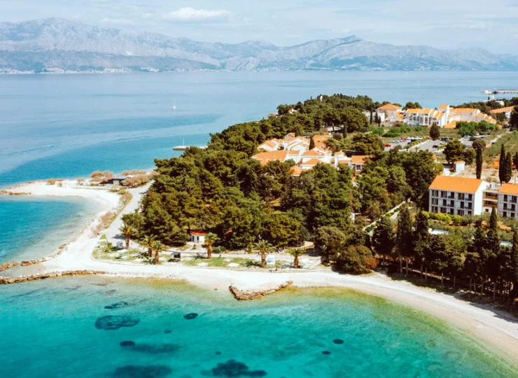 Poznaj hotel położony przy plaży w idyllicznej zatoce Vela Luka na wyspie Brac