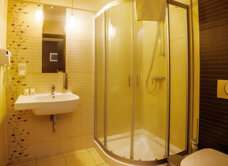 Każdy pokój ma łazienkę z prysznicem