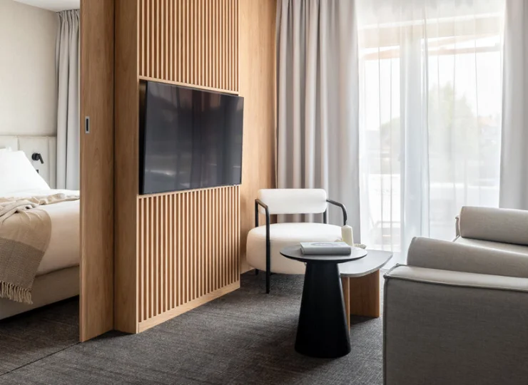 Apartament suite z odrębną częścią sypialną i dzienną