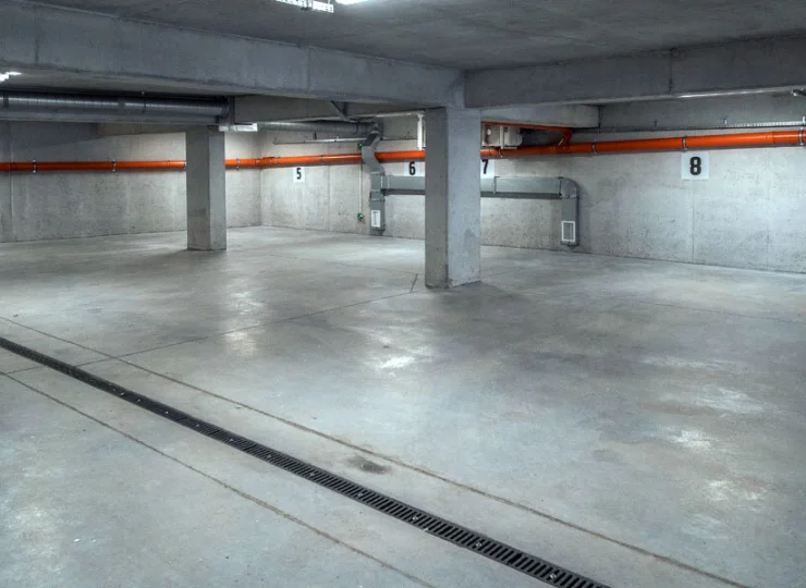 Goście mogą korzystać z podziemnego parkingu