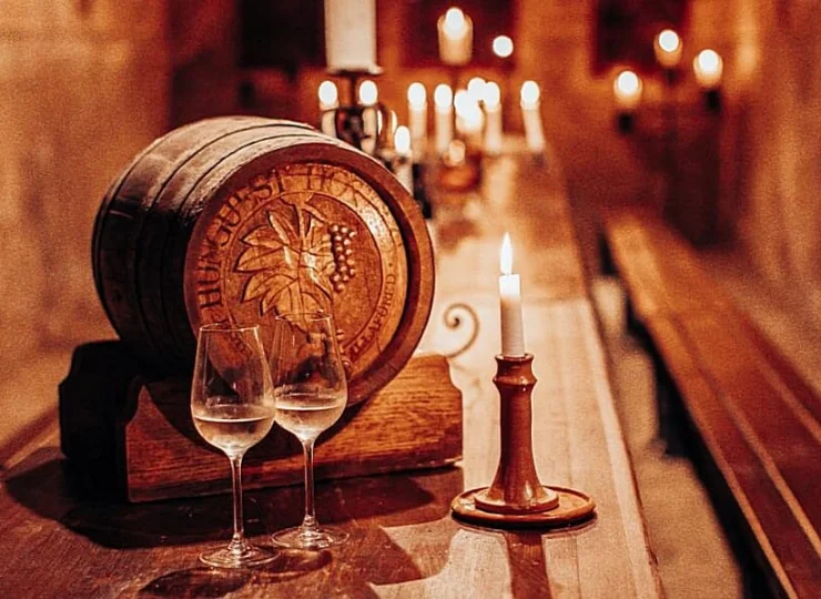 W hotelu jest piwniczka z winami