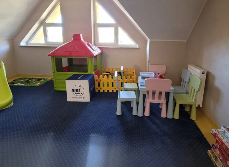W swojej strefie dzieci znajdą bezpieczne miejsce zabaw, gry czy puzzle