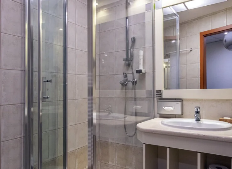 Każdy pokój ma łazienkę z prysznicem