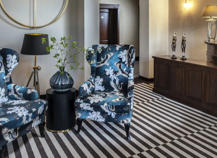 Recepcja hotelowa jest czynna całodobowo