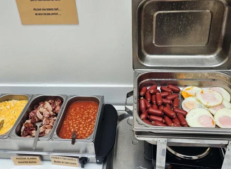 W bufecie są także dania na ciepło
