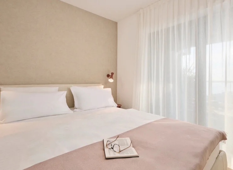 W każdym apartamencie jest co najmniej 1 sypialnia