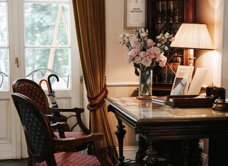 W Dworze Sieraków nawet recepcja ma niepowtarzalny klimat