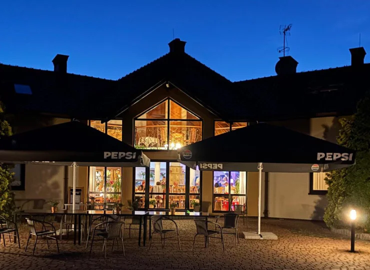 To obiekt zlokalizowany plisko parku narodowego i parku krajobrazowego