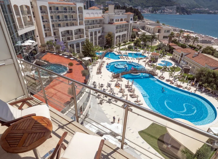 Przykładowy balkon pokoju z widokiem na morze