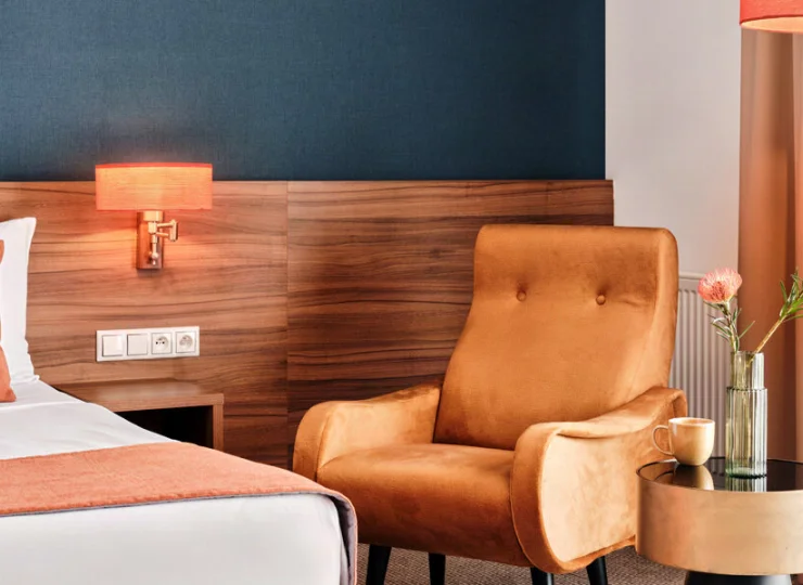 Zadbano o eleganckie dodatki nadające ciepła