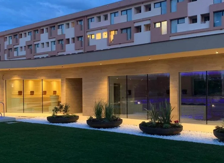 Mjus to nowoczesny i elegancki hotel